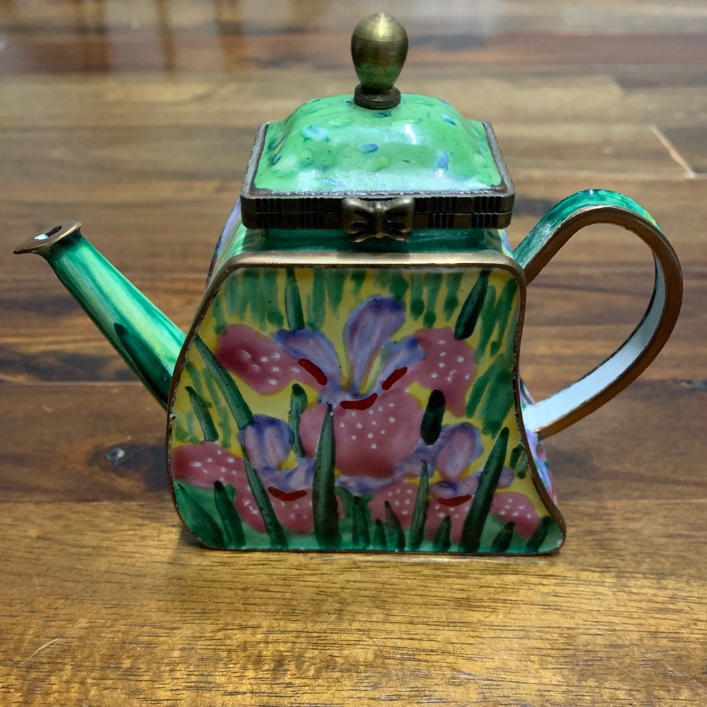 Kelvin Chen Siberian Iris tea cup